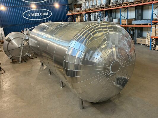 2 x cuves de stockage d'occasion en inox, verticales, de 41.000 L chacune, en acier inoxydable AISI 304L