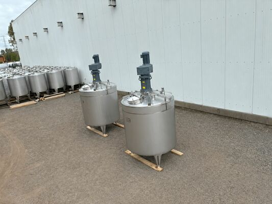 2 x Neuer vertikaler 3.300L Edelstahl-Mischbehälter aus AISI316L